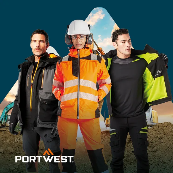 Tiga pekerja industri mengenakan seragam APD lengkap dari Portwest, termasuk jaket high-visibility oranye, pakaian kerja tahan lama, dan helm safety, produk yang didistribusikan oleh PT Maduma Inti Teknik.